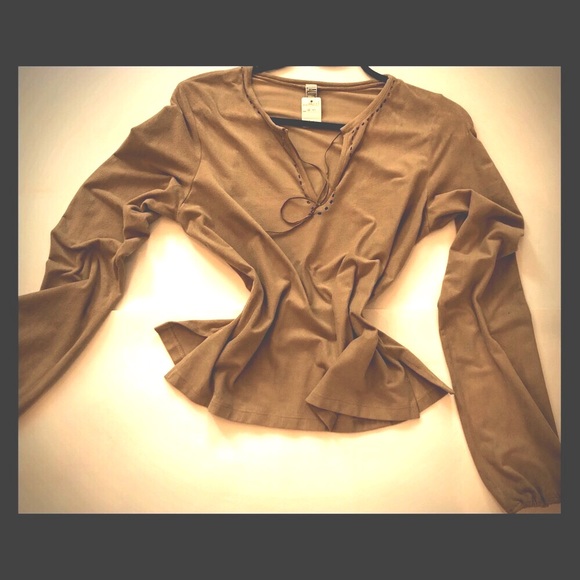 Laundry by Shelley Segal suede like top. Bohemian style with beautiful drape fit - Picture 3 of 4